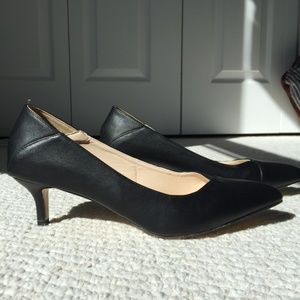 black pointed toe kitten heels